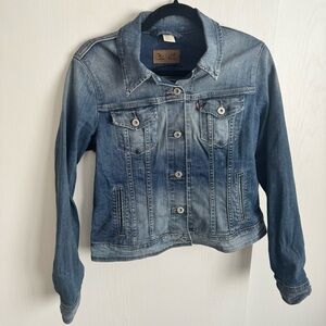 Levi’s 11 Trucker Denim Jacket Women’s Medium Wash Fitted
